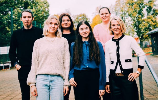 Das OGS-Team (sechs Personen) im Freien