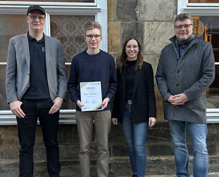 Der Sieger Kilian Pauthner mit den Verantwortlichen